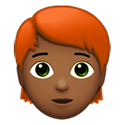 🧑🏾‍🦰 Emoji Erwachsener: mitteldunkle Hautfarbe, rotes Haar Apple iOS 13.3.