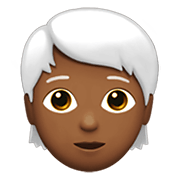 🧑🏾‍🦳 Emoji Erwachsener: mitteldunkle Hautfarbe, weißes Haar Apple iOS 13.3.