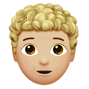 🧑🏼‍🦱 Emoji Persona: Tono De Piel Claro Medio, Pelo Rizado en Apple iOS 13.3.