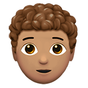 🧑🏽‍🦱 Emoji Erwachsener: mittlere Hautfarbe, lockiges Haar Apple iOS 13.3.