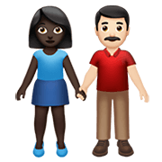 Emoji 👩🏿‍🤝‍👨🏻 Uomo E Donna Che Si Tengono Per Mano: Carnagione Scura E Carnagione Chiara su Apple iOS 13.3.