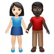👩🏻‍🤝‍👨🏿 Emoji Mann und Frau halten Hände: helle Hautfarbe, dunkle Hautfarbe Apple iOS 13.3.
