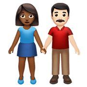 👩🏾‍🤝‍👨🏻 Emoji Mann und Frau halten Hände: mitteldunkle Hautfarbe, helle Hautfarbe Apple iOS 13.3.