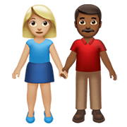 Émoji 👩🏼‍🤝‍👨🏾 Femme Et Homme Se Tenant La Main : Peau Moyennement Claire Et Peau Mate sur Apple iOS 13.3.