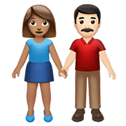 Émoji 👩🏽‍🤝‍👨🏻 Femme Et Homme Se Tenant La Main : Peau Légèrement Mate Et Peau Claire sur Apple iOS 13.3.