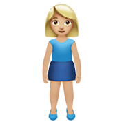 🧍🏼‍♀️ Emoji Mujer De Pie: Tono De Piel Claro Medio en Apple iOS 13.3.