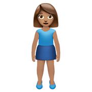 🧍🏽‍♀️ Emoji Mulher Em Pé: Pele Morena na Apple iOS 13.3.