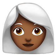 👩🏾‍🦳 Emoji Mujer: Tono De Piel Oscuro Medio Y Pelo Blanco en Apple iOS 13.3.