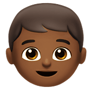 👦🏾 Emoji Menino: Pele Morena Escura na Apple iOS 14.2.