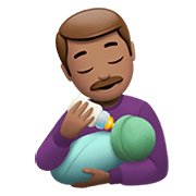 Émoji 👨🏽‍🍼 Homme Allaitant Un Bébé : Peau Légèrement Mate sur Apple iOS 14.2.