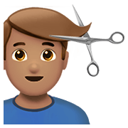 Emoji 💇🏽‍♂️ Taglio Di Capelli Per Uomo: Carnagione Olivastra su Apple iOS 14.2.