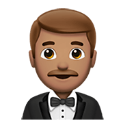 🤵🏽‍♂️ Emoji Mann im Tuxedo: mittlere Hautfarbe Apple iOS 14.2.