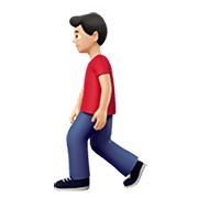 Emoji 🚶🏻‍♂️ Uomo Che Cammina: Carnagione Chiara su Apple iOS 14.2.