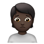 Émoji 🙍🏿 Personne Fronçant Les Sourcils : Peau Foncée sur Apple iOS 14.2.