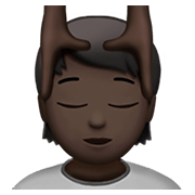 💆🏿 Emoji Person, die eine Kopfmassage bekommt: dunkle Hautfarbe Apple iOS 14.2.