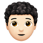 🧑🏻‍🦱 Emoji Erwachsener: helle Hautfarbe, lockiges Haar Apple iOS 14.2.