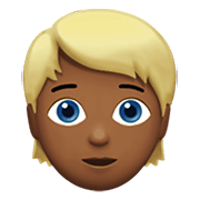 👱🏾 Emoji Pessoa: Pele Morena Escura E Cabelo Louro na Apple iOS 14.2.
