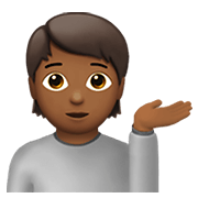 💁🏾 Emoji Persona De Mostrador De Información: Tono De Piel Oscuro Medio en Apple iOS 14.2.