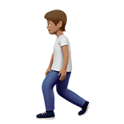 🚶🏽 Emoji Pessoa Andando: Pele Morena na Apple iOS 14.2.