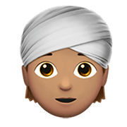 Emoji 👳🏽 Persona Con Turbante: Carnagione Olivastra su Apple iOS 14.2.