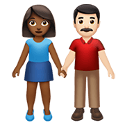 👩🏾‍🤝‍👨🏻 Emoji Mann und Frau halten Hände: mitteldunkle Hautfarbe, helle Hautfarbe Apple iOS 14.2.