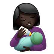 👩🏿‍🍼 Emoji Mulher Alimentando Bebê: Pele Escura na Apple iOS 14.2.