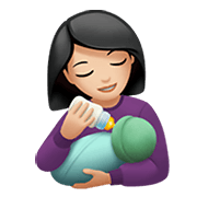 Émoji 👩🏻‍🍼 Femme Allaitant Un Bébé : Peau Claire sur Apple iOS 14.2.
