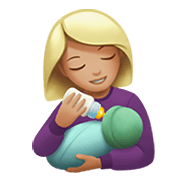 👩🏼‍🍼 Emoji Mulher Alimentando Bebê: Pele Morena Clara na Apple iOS 14.2.