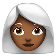 👩🏾‍🦳 Emoji Mulher: Pele Morena Escura E Cabelo Branco na Apple iOS 14.2.
