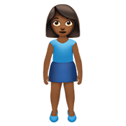 🧍🏾‍♀️ Emoji Mujer De Pie: Tono De Piel Oscuro Medio en Apple iOS 14.2.