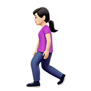 🚶🏻‍♀️ Emoji Mulher Andando: Pele Clara na Apple iOS 14.2.