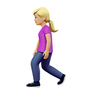 🚶🏼‍♀️ Emoji Mujer Caminando: Tono De Piel Claro Medio en Apple iOS 14.2.