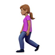 🚶🏽‍♀️ Emoji Mujer Caminando: Tono De Piel Medio en Apple iOS 14.2.