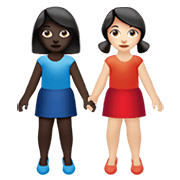 👩🏿‍🤝‍👩🏻 Emoji händchenhaltende Frauen: dunkle Hautfarbe, helle Hautfarbe Apple iOS 14.2.