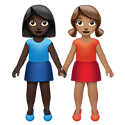 👩🏿‍🤝‍👩🏽 Emoji händchenhaltende Frauen: dunkle Hautfarbe, mittlere Hautfarbe Apple iOS 14.2.