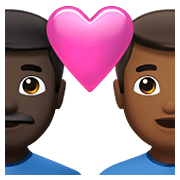 👨🏿‍❤️‍👨🏾 Emoji Liebespaar - Mann: dunkle Hautfarbe, Mann: mitteldunkle Hautfarbe Apple iOS 14.5.