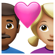 👨🏾‍❤️‍👩🏼 Emoji Liebespaar - Mann: mitteldunkle Hautfarbe, Frau: mittelhelle Hautfarbe Apple iOS 14.5.