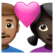 👨🏽‍❤️‍👩🏿 Emoji Pareja Enamorada - Hombre: Tono De Piel Medio, Mujer: Tono De Piel Oscuro en Apple iOS 14.5.