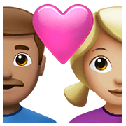 👨🏽‍❤️‍👩🏼 Emoji Casal Apaixonado - Homem: Pele Morena, Mulher: Pele Morena Clara na Apple iOS 14.5.