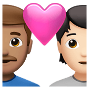 Emoji 👨🏽‍❤️‍🧑🏻 Coppia Con Cuore: uomo, persona, Carnagione Olivastra, Carnagione Chiara su Apple iOS 14.5.