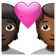 🧑🏿‍❤️‍🧑🏾 Emoji Liebespaar: Person, Person, dunkle Hautfarbe, mitteldunkle Hautfarbe Apple iOS 14.5.