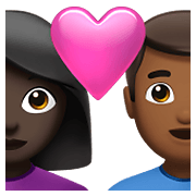 👩🏿‍❤️‍👨🏾 Emoji Liebespaar - Frau: dunkle Hautfarbe, Mann: mitteldunkle Hautfarbe Apple iOS 14.5.