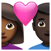 👩🏾‍❤️‍👨🏿 Emoji Casal Apaixonado - Mulher: Pele Morena Escura, Homem: Pele Escura na Apple iOS 14.5.