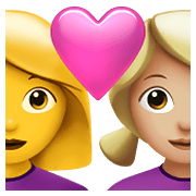 👩‍❤️‍👩🏼 Emoji Casal Apaixonado - Mulher, Mulher: Pele Morena Clara na Apple iOS 14.5.