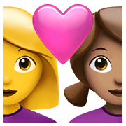 👩‍❤️‍👩🏽 Emoji Casal Apaixonado - Mulher, Mulher: Pele Morena na Apple iOS 14.5.