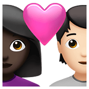 👩🏿‍❤️‍🧑🏻 Emoji Casal Apaixonado: Mulher, Pessoa, Pele Escura, Pele Clara na Apple iOS 14.5.