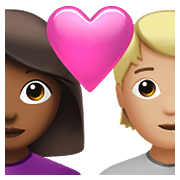 👩🏾‍❤️‍🧑🏼 Emoji Liebespaar: Frau, Person, mitteldunkle Hautfarbe, mittelhelle Hautfarbe Apple iOS 14.5.