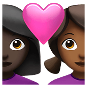 👩🏿‍❤️‍👩🏾 Emoji Liebespaar - Frau: dunkle Hautfarbe, Frau: mitteldunkle Hautfarbe Apple iOS 14.5.