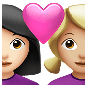 👩🏻‍❤️‍👩🏼 Emoji Casal Apaixonado - Mulher: Pele Clara, Mulher: Pele Morena Clara na Apple iOS 14.5.