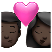 Emoji 👨🏿‍❤️‍💋‍👩🏿 Bacio Tra Coppia - Uomo: Carnagione Scura, Donna: Carnagione Scura su Apple iOS 14.5.